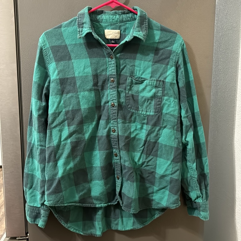 Green plaid flannel button down women’s top